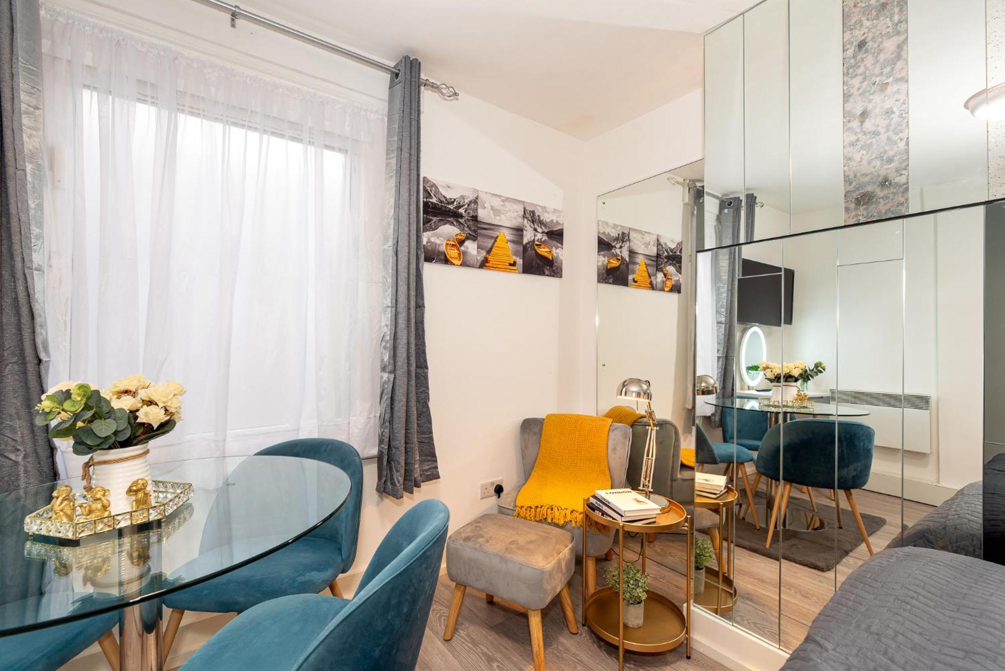 Chic Studio Apartment, Bus 18 To Euston In 30 Min. London Kültér fotó